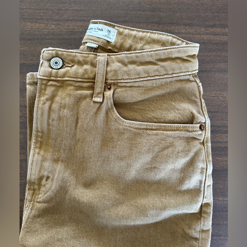 Abercrombie & Fitch High Rise 90’s Relaxed Jean - Curve Love